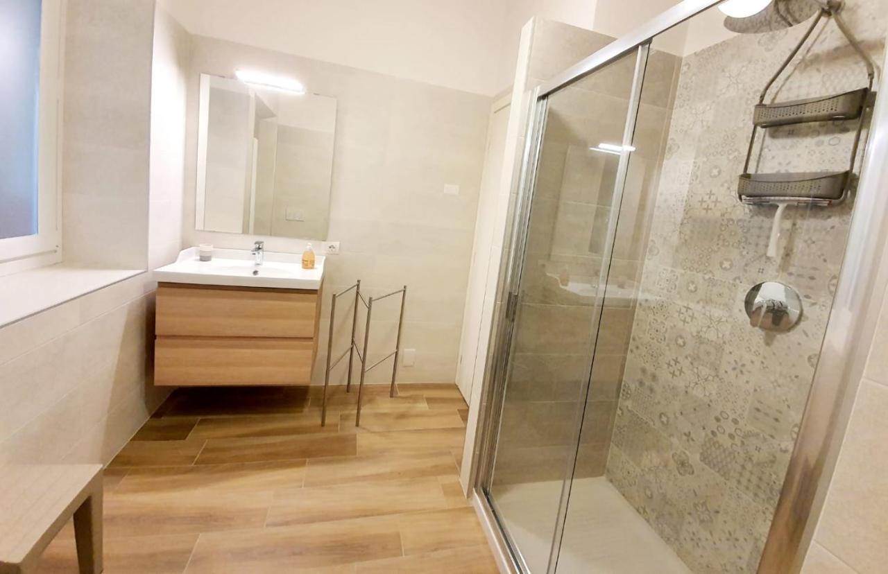 Residenza La Ruga Matilde & Eleonora Apartments Lake แวร์บาเนีย ภายนอก รูปภาพ