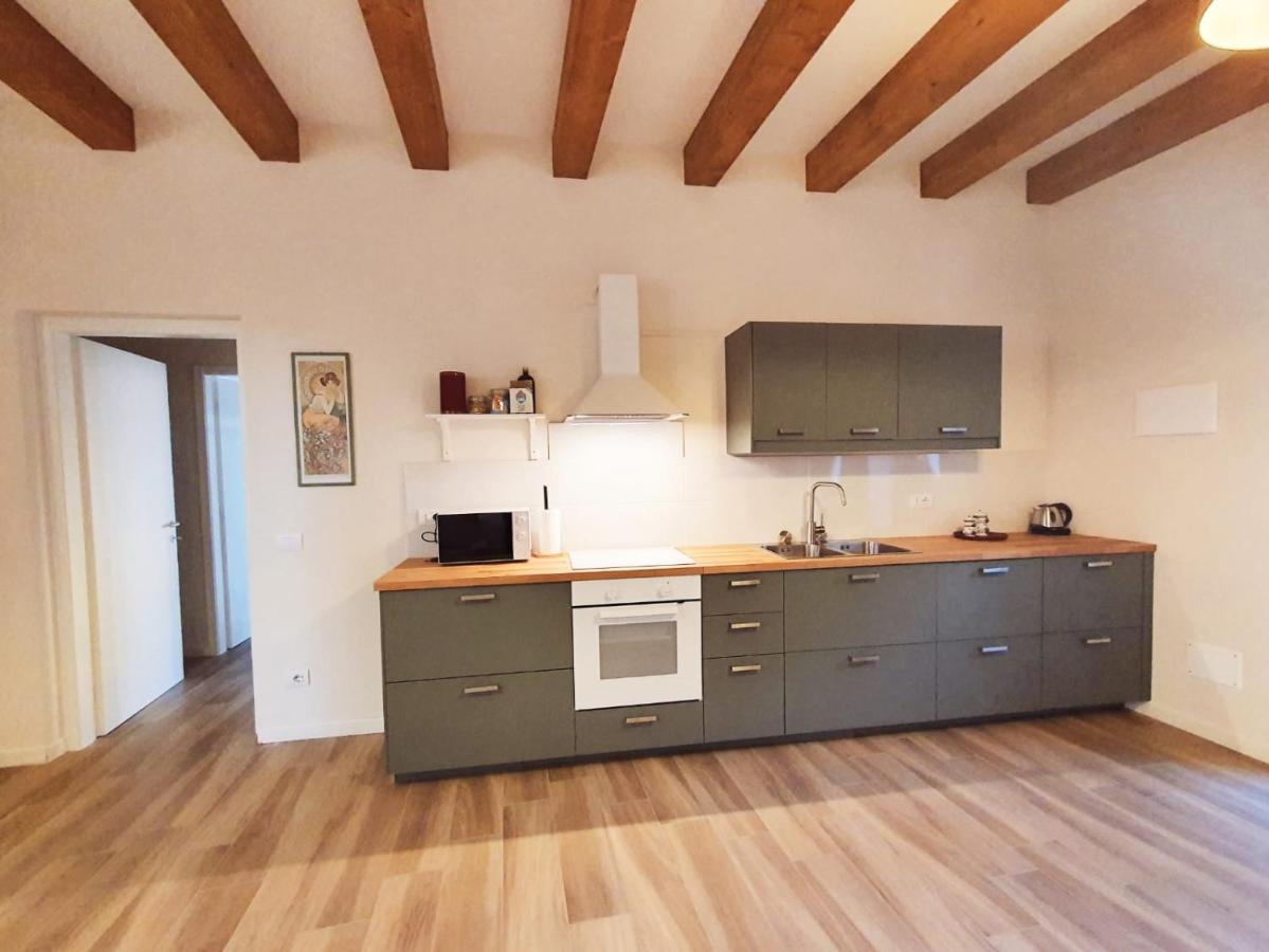 Residenza La Ruga Matilde & Eleonora Apartments Lake แวร์บาเนีย ภายนอก รูปภาพ