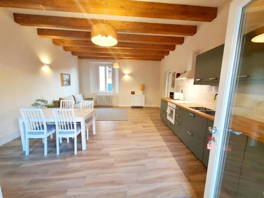 Residenza La Ruga Matilde & Eleonora Apartments Lake แวร์บาเนีย ภายนอก รูปภาพ